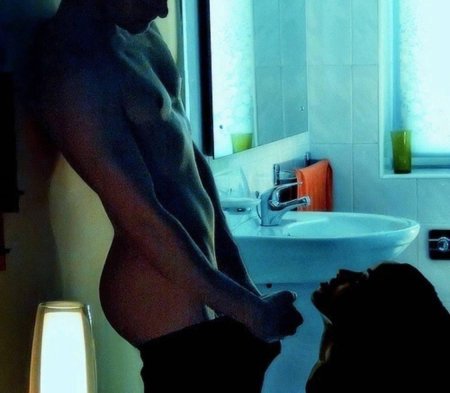 Красивая девушка перед минетом