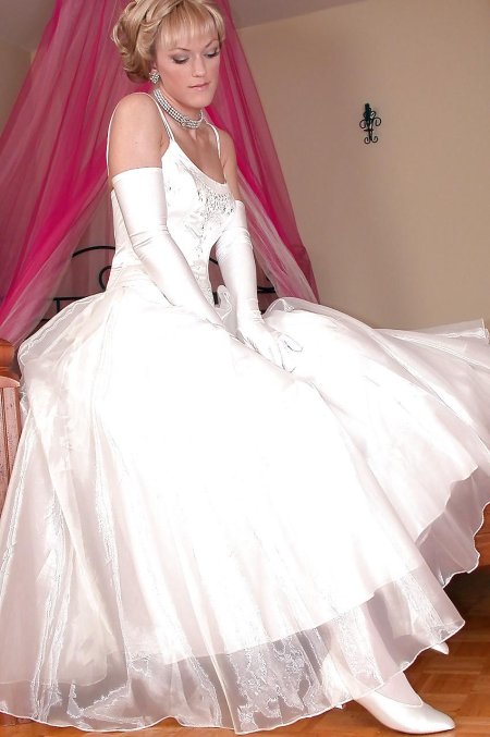 Кроссдрессер в свадебном платье