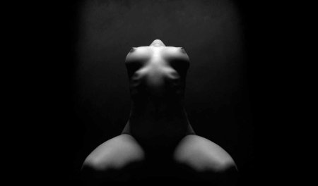 Голые девушки черно белые