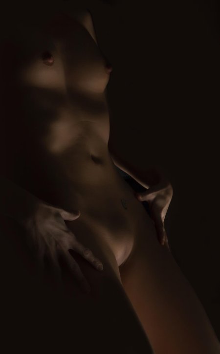 Красивые девушки ню в темноте