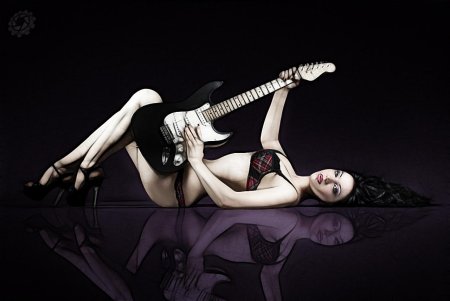 Красивая девушка с гитарой