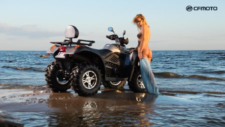 Девушка на квадроцикле