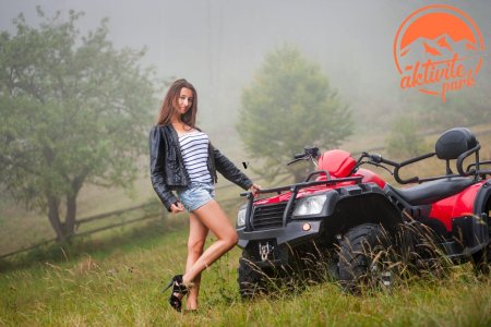 Девушка на квадроцикле