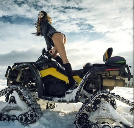 Девушка на квадроцикле