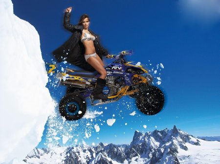 Девушка на снегоходе