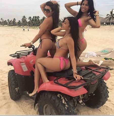 Девушка на квадроцикле