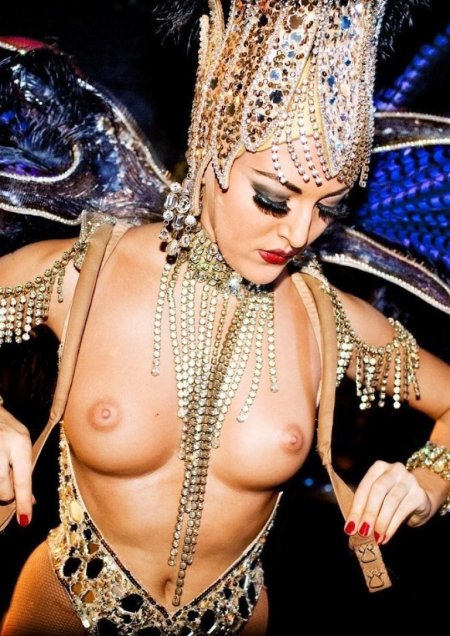 Голые танцовщицы кабаре