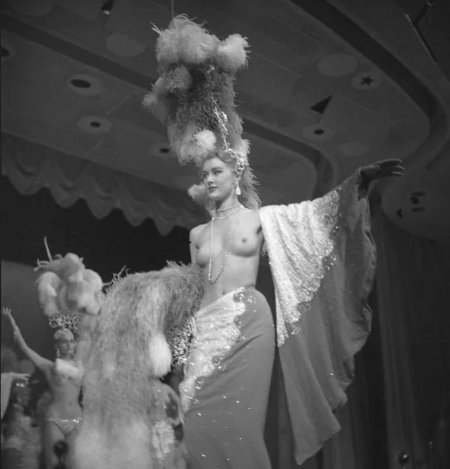 Las vegas showgirl