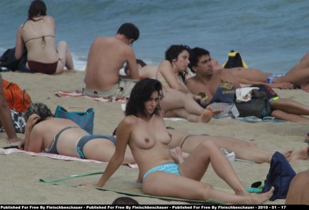Пляж барселоны девушки топлес