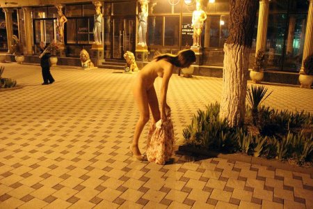 Голая ночью на улице частное