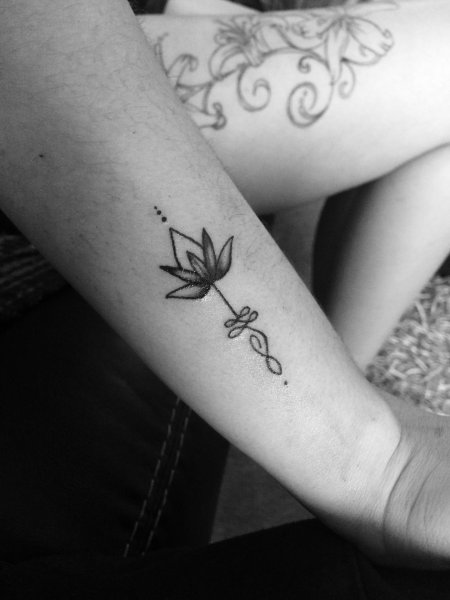 Лотос тату маленькая