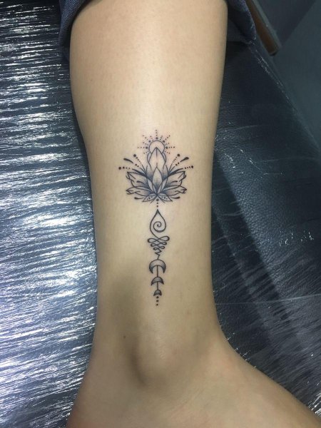 Тату лотос значение для девушек на руке