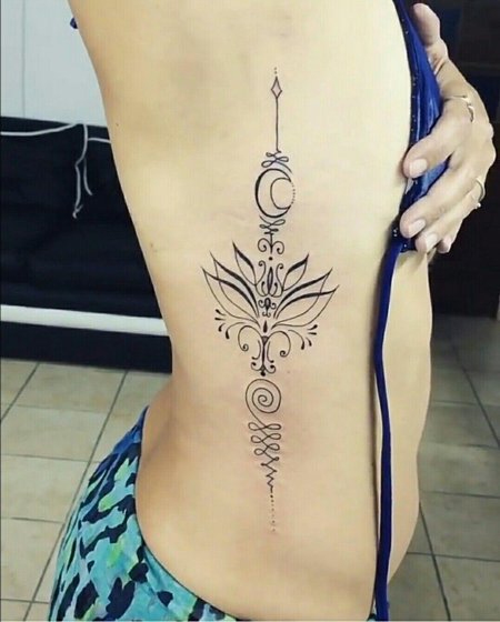 Женская тату на спине