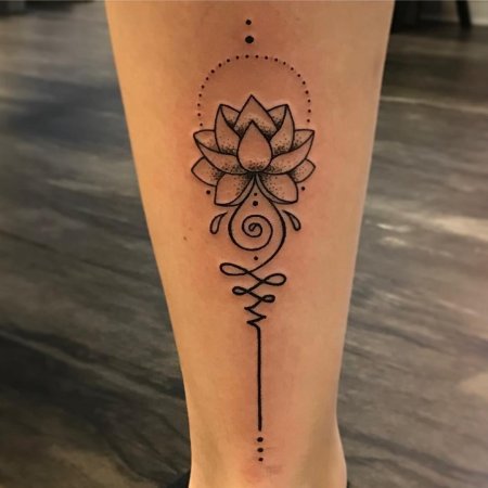 Тату лотос на голени