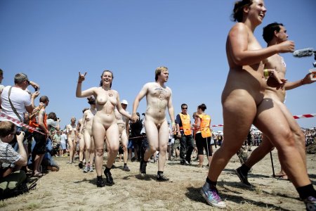 Фестиваль голых мужчин и женщин