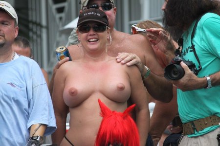 Голые парады