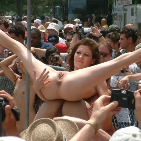 Фестиваль голых