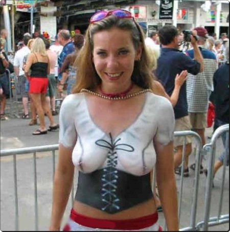 Голые бодиарт