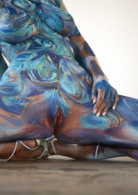 Голая бодиарт