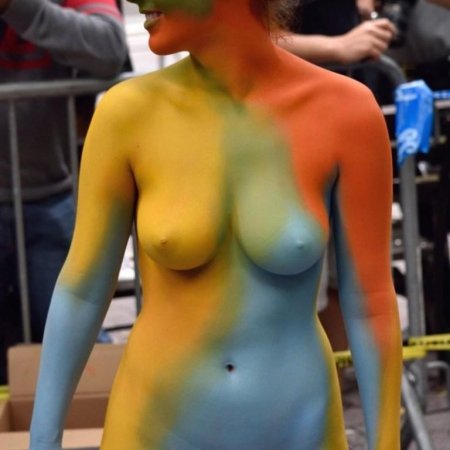 Голые бодиарт