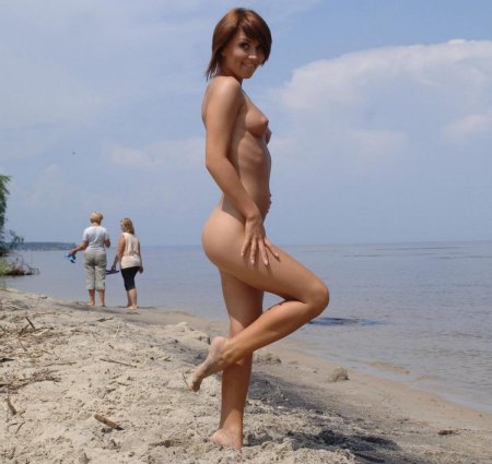Голая девчонка