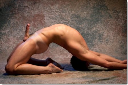 Красивые позы голых парней