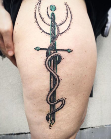 Тату меч со змеей