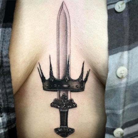 Меч на спине тату