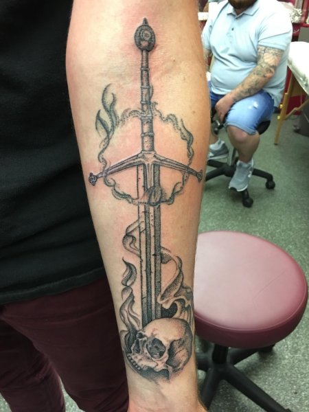 Тату с мечом