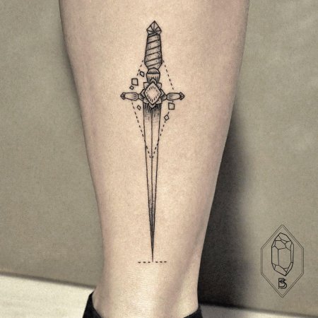 Тату кинжал