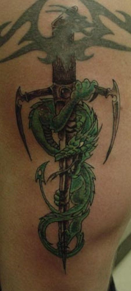 Тату меч и змея