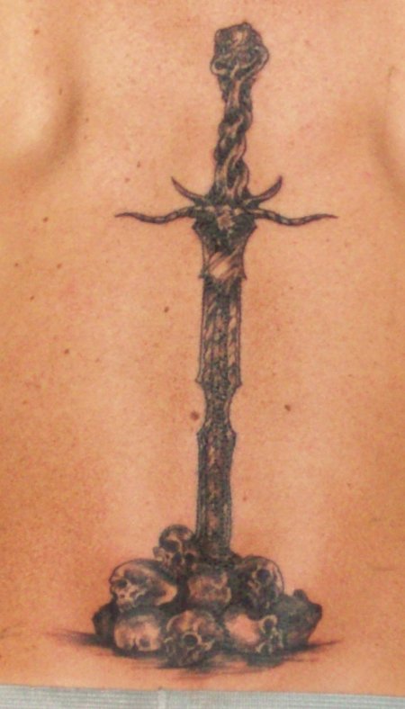 Тату череп с крестом