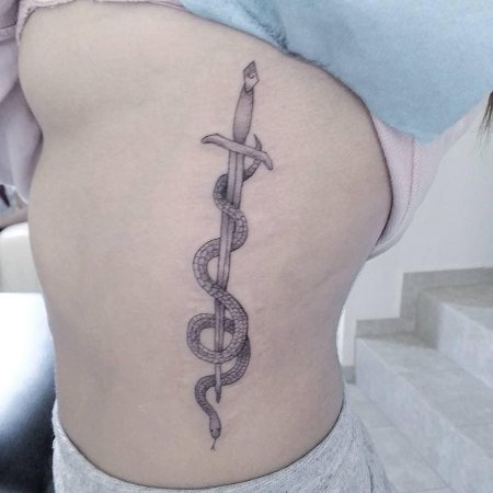 Тату со змеей