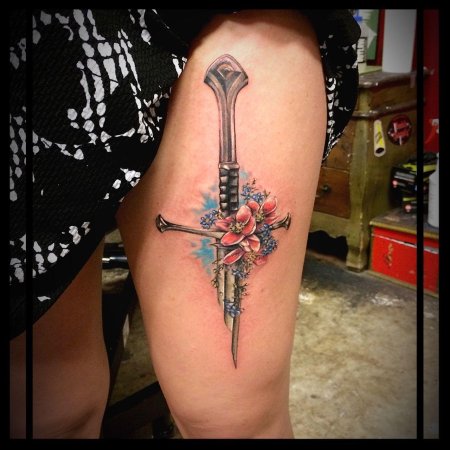 Тату меч на ноге