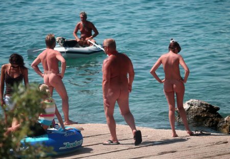 Нудисты на пляже chorvatsko