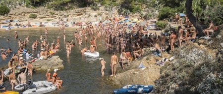 Нудистский лагерь