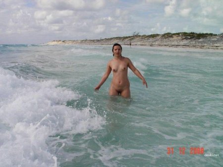 Супруга голышом на море