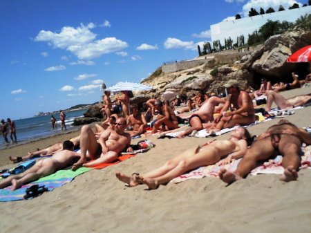 Португальские пляжи голые