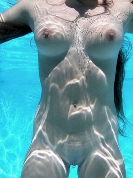 Голые девушки под водой