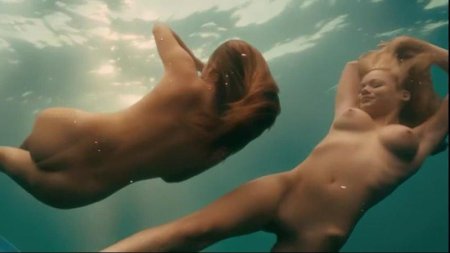 Келли брук в фильме пираньи