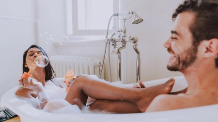 В ванной вдвоем