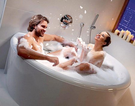 Влюбленные в ванной