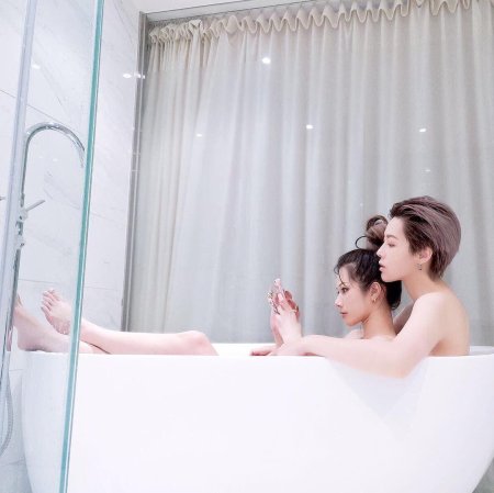 Корейские парочки в ванной