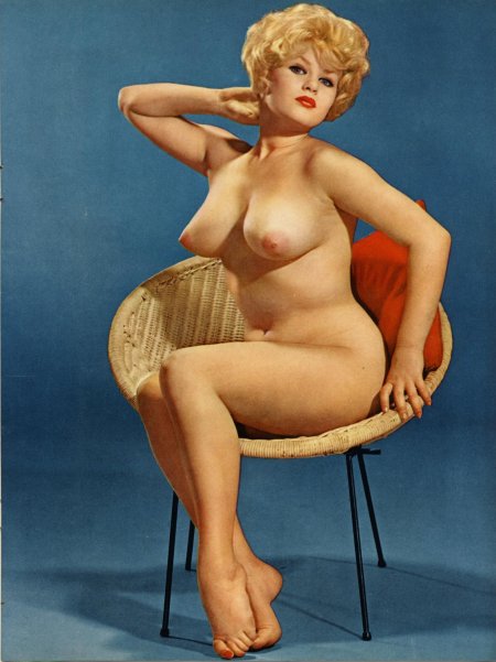 Голые женщины в ретро стиле