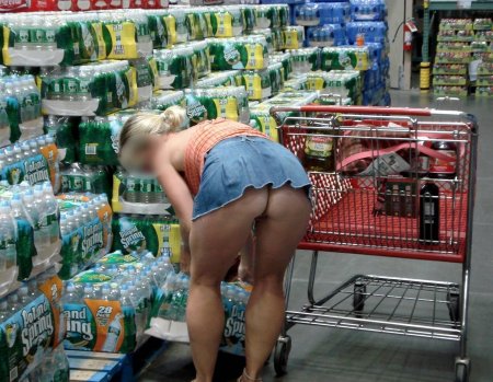 Под юбкой в магазине