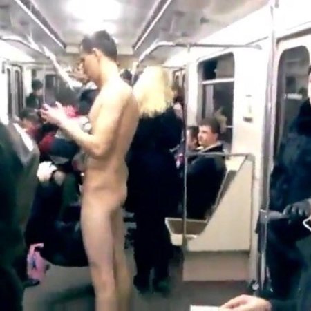 Голые мужчины в транспорте