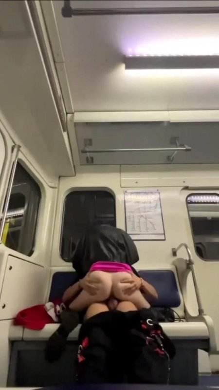 В метро порно