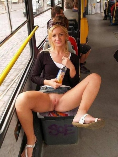 Без трусиков в транспорте