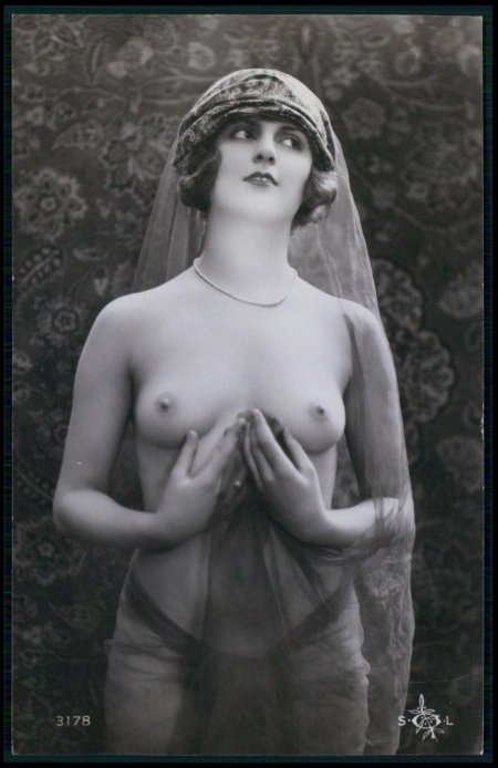 Старые снимки голых женщин