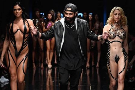 Откровенный показ мод